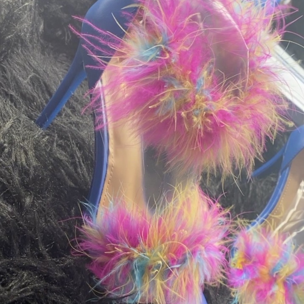 Multicolor fur heels